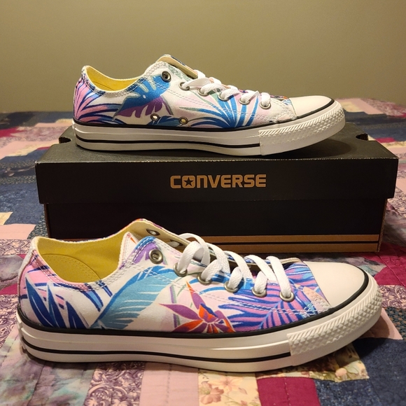 Converse Unisex Sneakers - Picture 1 of 5